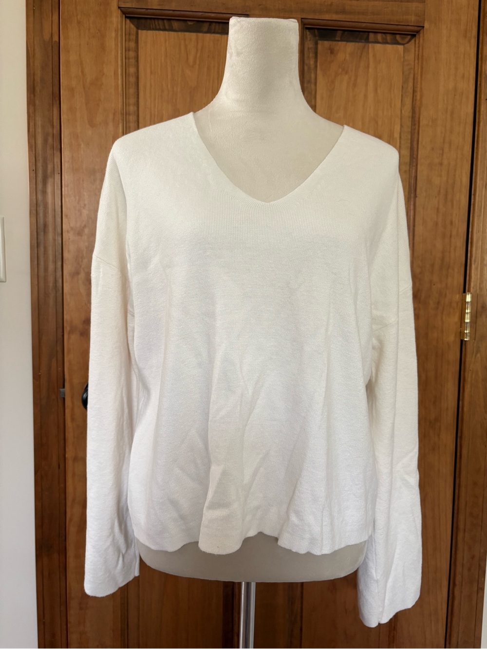 Old Navy Off-White Cotton Blend Knit V-Neck Sweater Flare Sleeves Size M